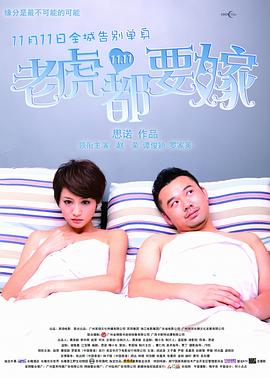 “美国队长”的替身演员穿战袍、背盾牌、骑摩托车出现在片场。